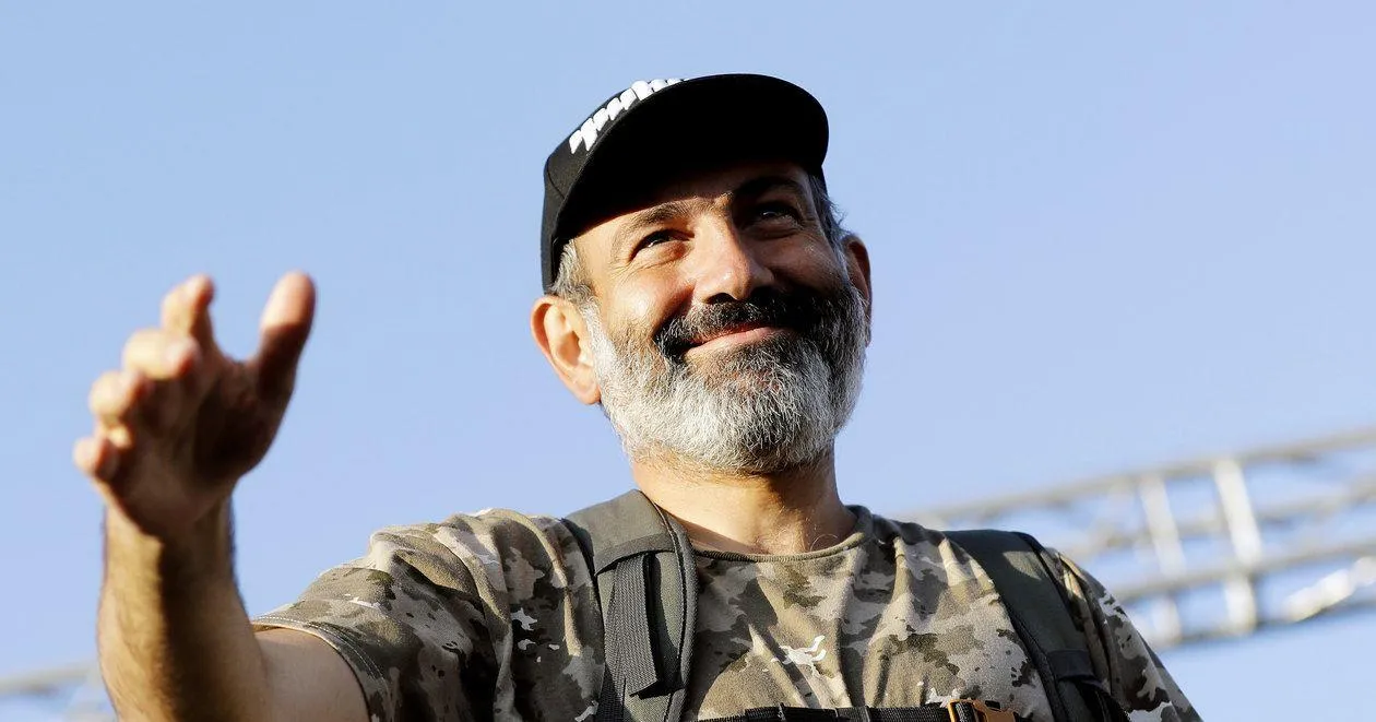 Пашинян пошутил про раздвоение личности