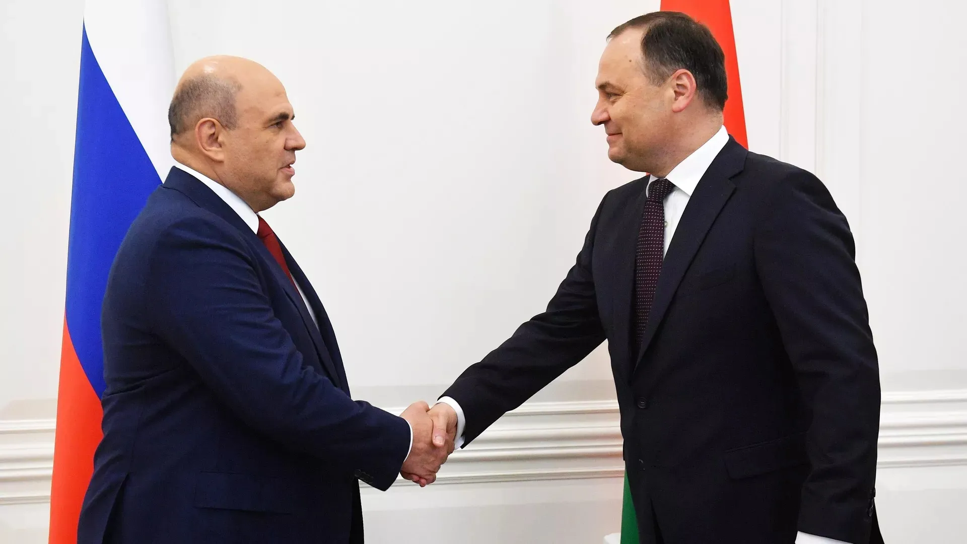 Головченко призвал продолжить снятие экономических барьеров в отношениях с Россией