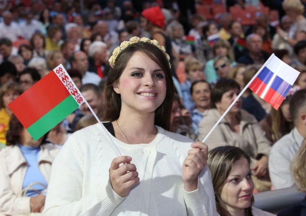 Стало известно, как белорусы относятся к союзу с Россией