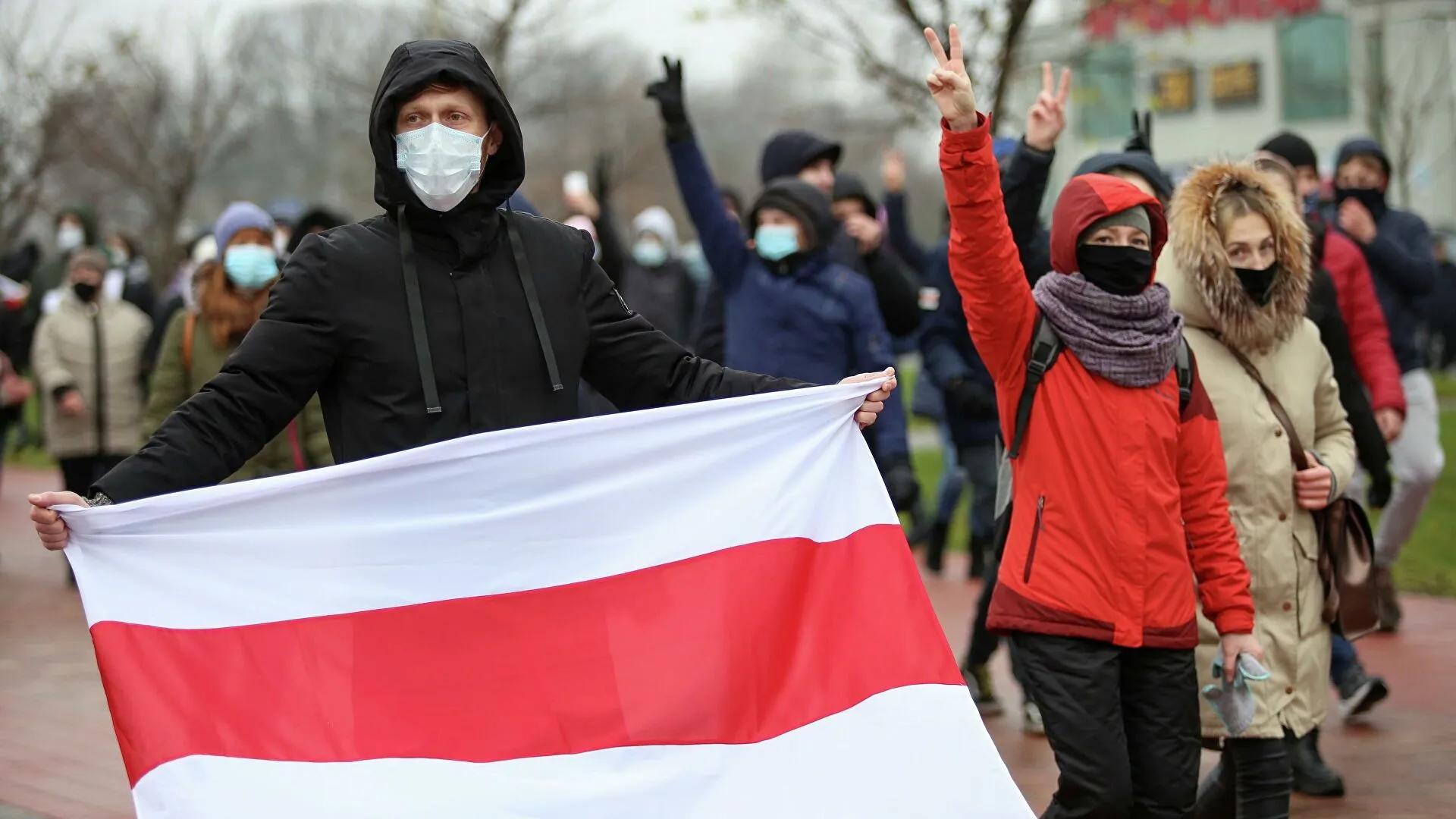 В Беларуси планируют приравнять БЧБ-флаг к нацистской символике