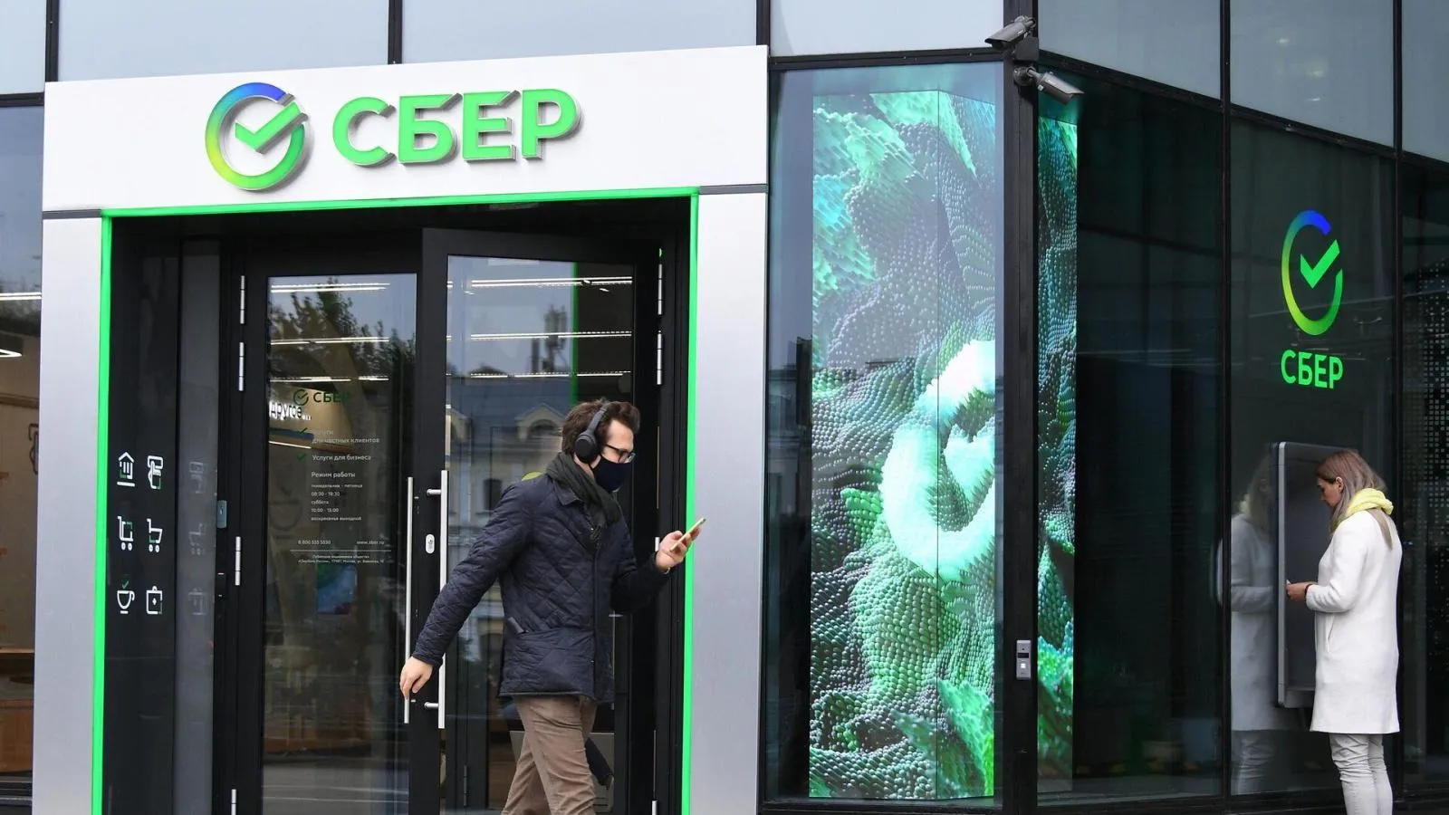 В Крыму откроются отделения Сбера
