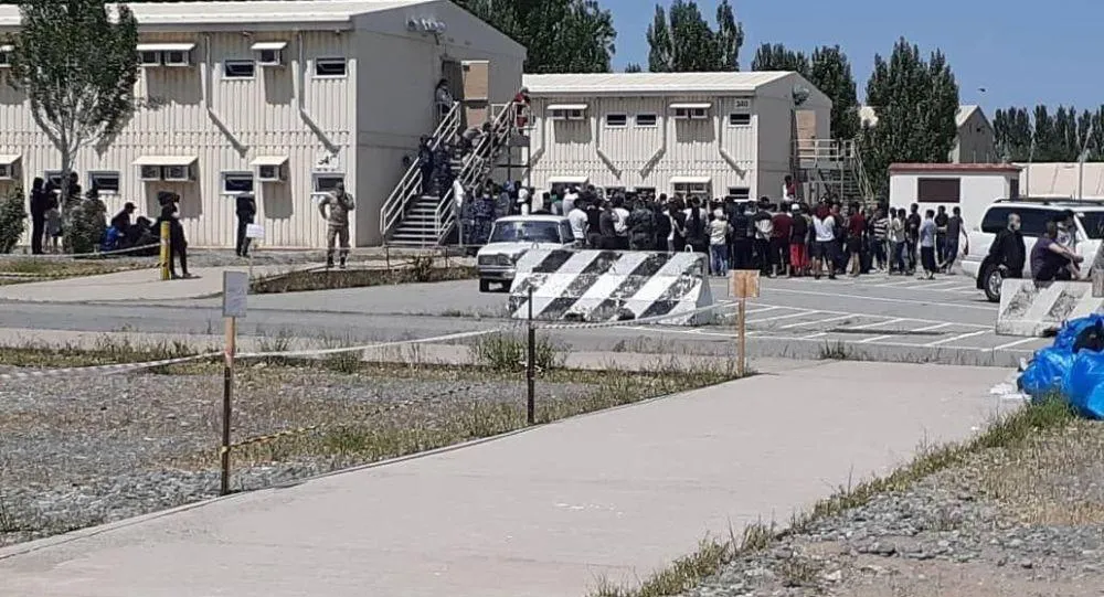 Власти Кыргызстана отреагировали на бунт в COVID-обсервациях