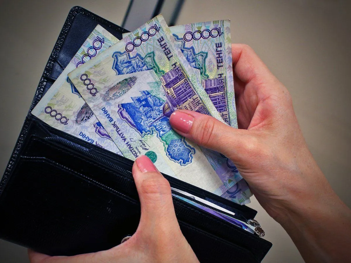 Новый бюджет Казахстана изменит зарплаты врачей и педагогов