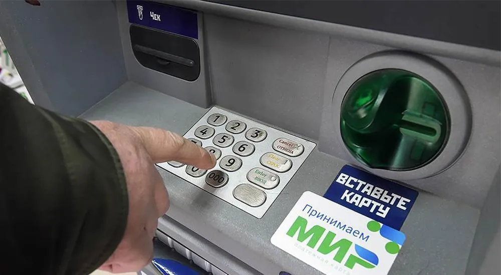 Досье: Как банковские системы Беларуси и России противостоят западным санкциям