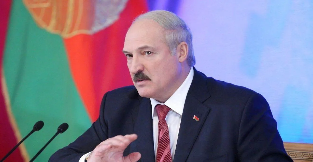 Лукашенко заявил об угрозе свержения власти