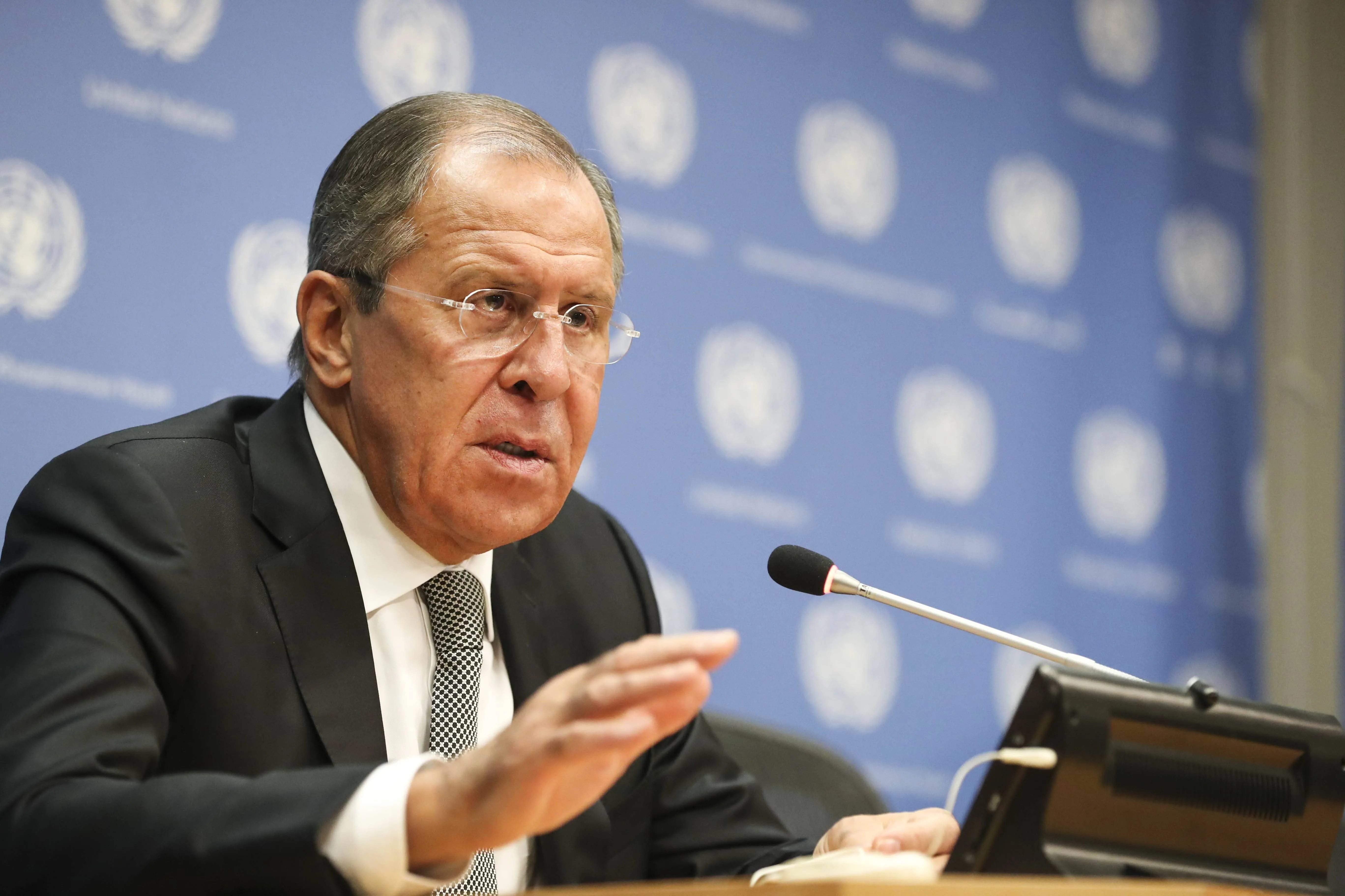 Лавров: «Нужно отходить от использования контролируемых Западом платежных систем»