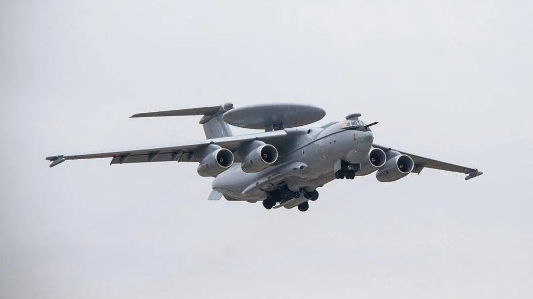 Лукашенко из Китая сопроводил российский А-50