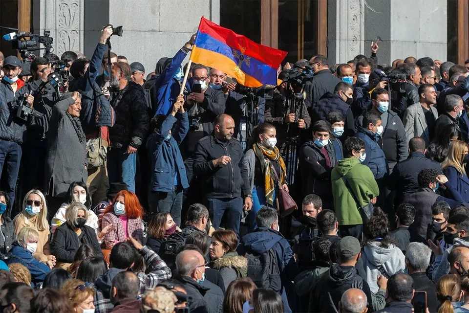 Пашинян назвал условия ухода с поста премьера
