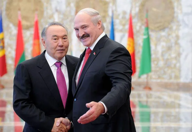 Лукашенко отреагировал на отставку Назарбаева