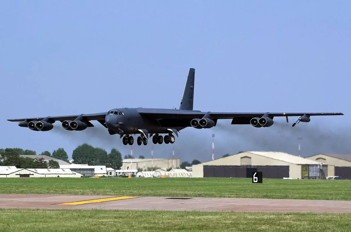 Бомбардировщики США в Румынии: О развертывании B-52H на авиабазе «Михаил Когэлничану»