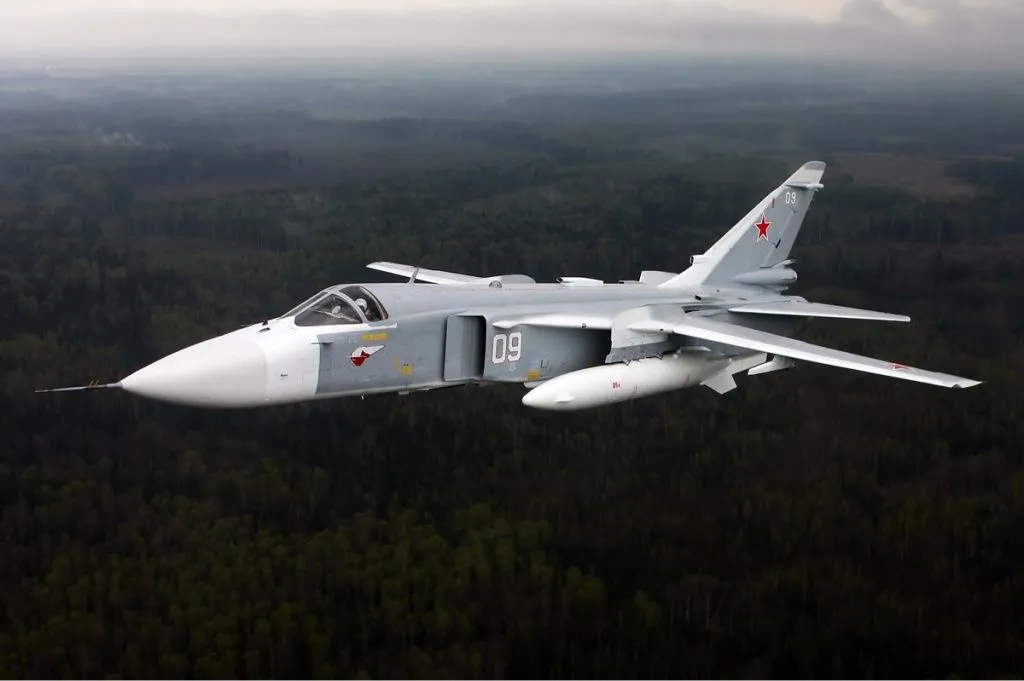 Sukhoi_Su-24_inflight_Mishin-3.jpg