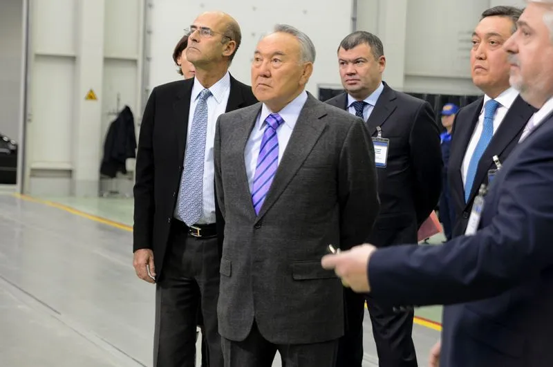 назарбаев_осмотр.jpg