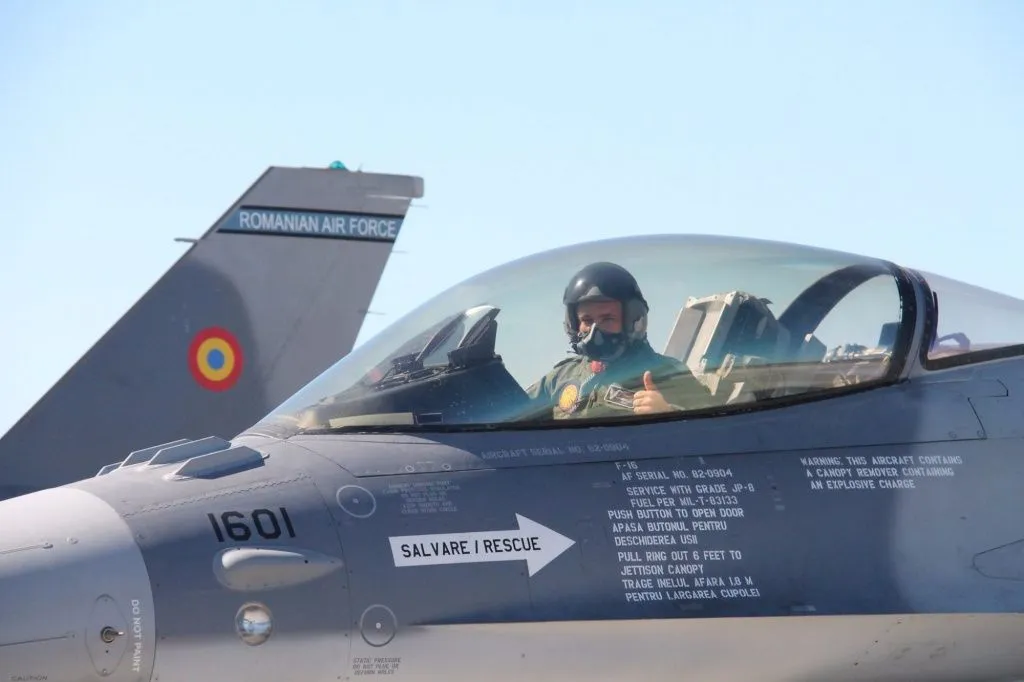 F-16MLU-de-Portugal-para-a-Romênia-2-2000x1333.jpg